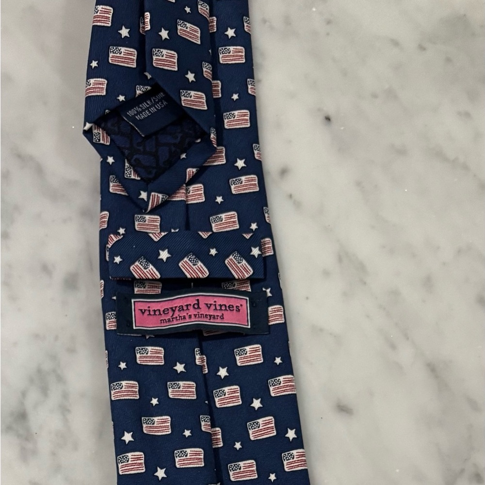 Vineyard Vines American Flag Navy Tie New with tags - Picture 2 of 3